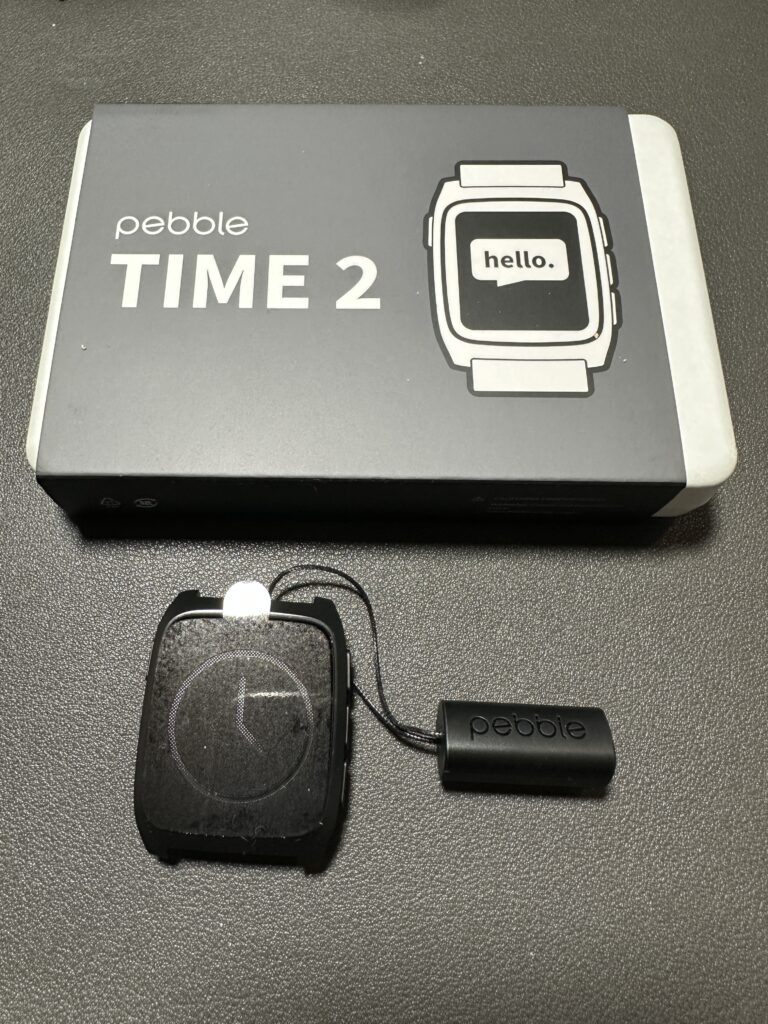 パッケージと本体と充電用アダプタ