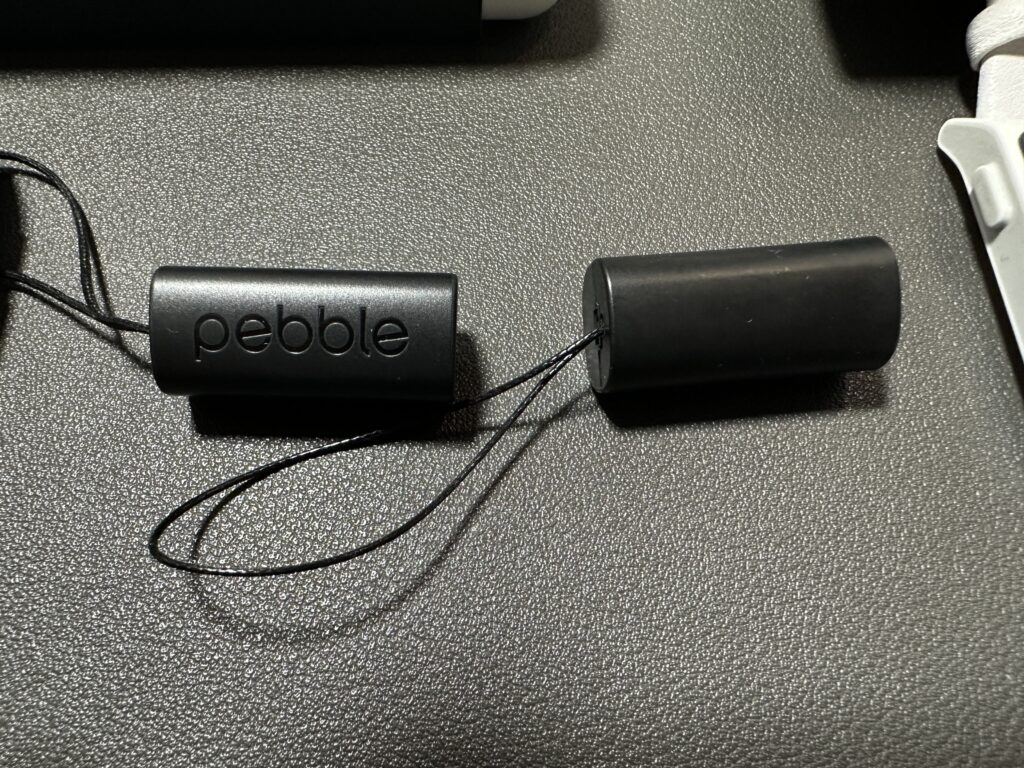 Pebble Time 2* と Pebble 2 duo の充電用アダプタの比較