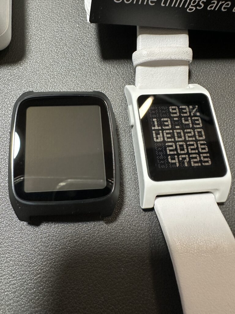 Pebble Time 2* と Pebble 2 duo のディスプレイの大きさ比較