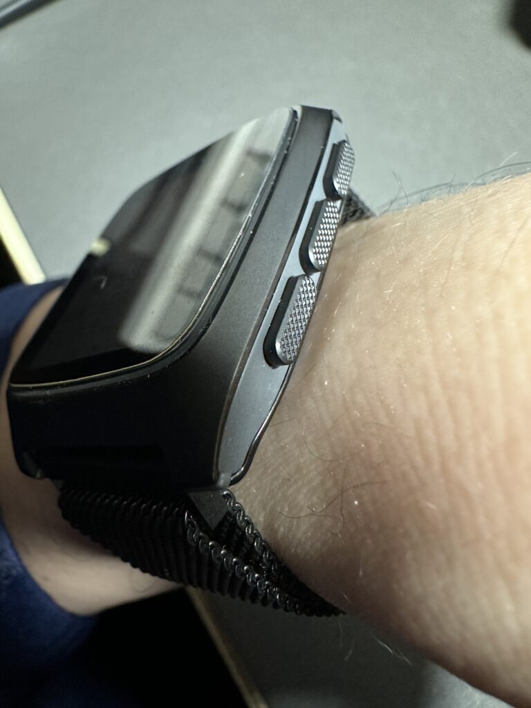 Pebble Time 2* の金属製ボタン