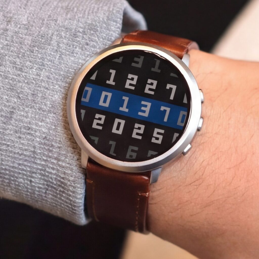 Pebble Round 2のイメージ画像2（シルバー＋20mm皮バンド）