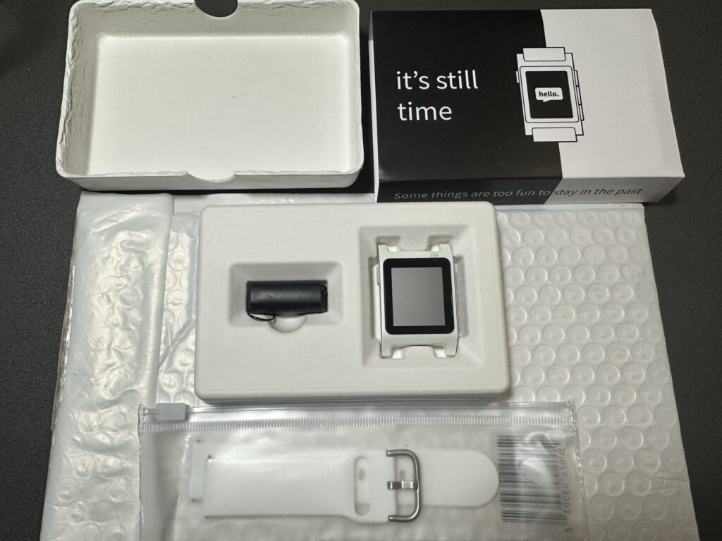 Pebble 2 duoの到着したパッケージ全部