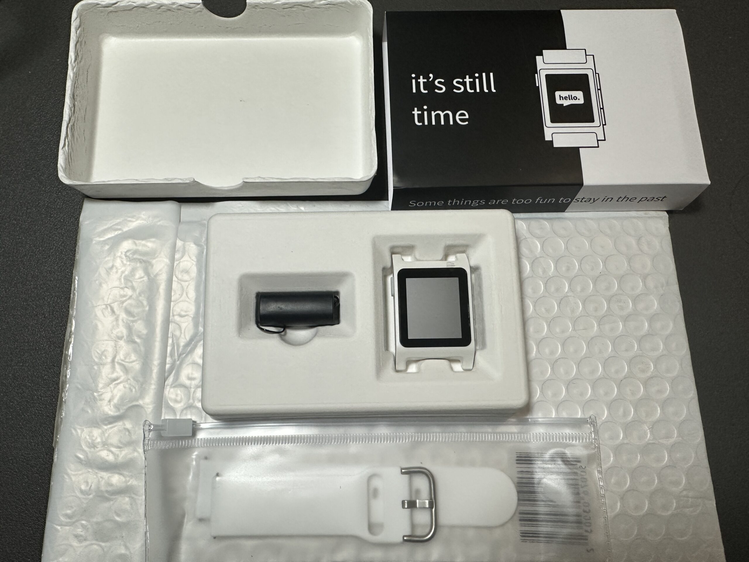 Pebble 2 duoの到着したパッケージ全部